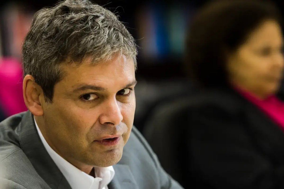 Vídeo: 'Hugo Motta precisa analisar a sua própria atuação', diz Lindbergh após rompimento