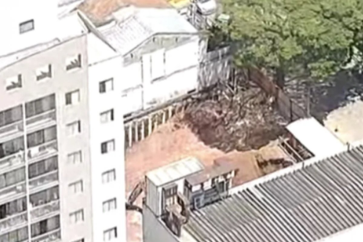 Trabalhador morre soterrado após desabamento de obra em SP