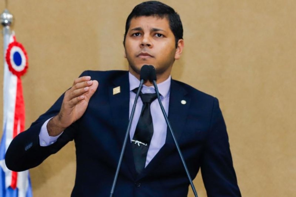 Projeto de Lei de deputado vista estabelecer "Dia do Orgulho Heterossexual"
