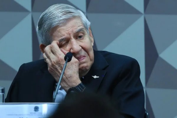 [Após exame durante prisão, Augusto Heleno revelou ter Alzheimer desde 2018]