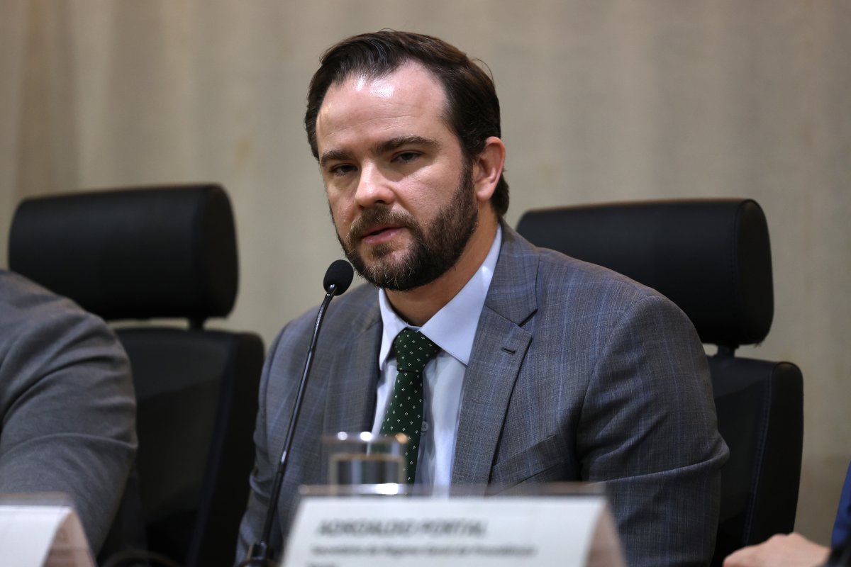 Governo Lula vai ao STF se pauta-bomba avançar no Congresso, diz número 2 da Fazenda