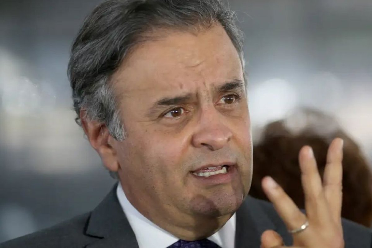 Aécio Neves volta ao comando do PSDB criticando polarização e Lava Jato, da qual foi alvo