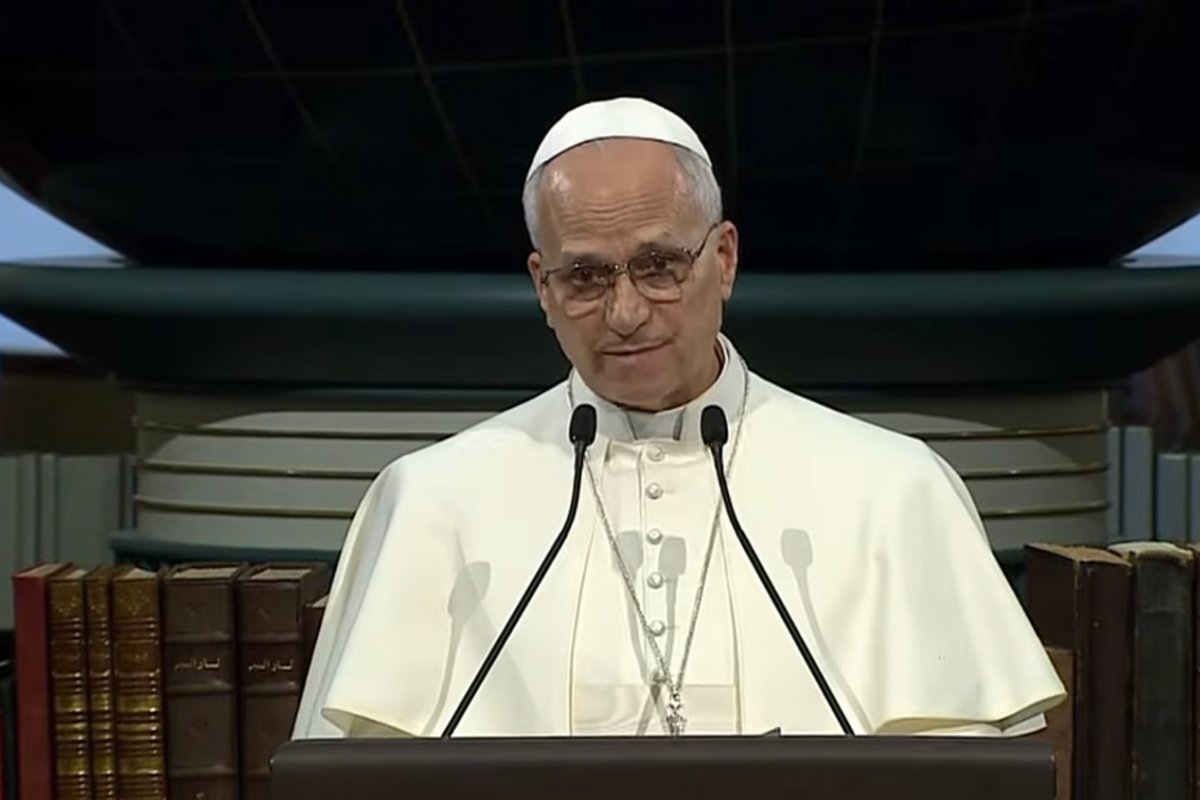 Terceira Guerra Mundial está sendo 'travada aos poucos', diz papa em sua 1ª viagem internacional