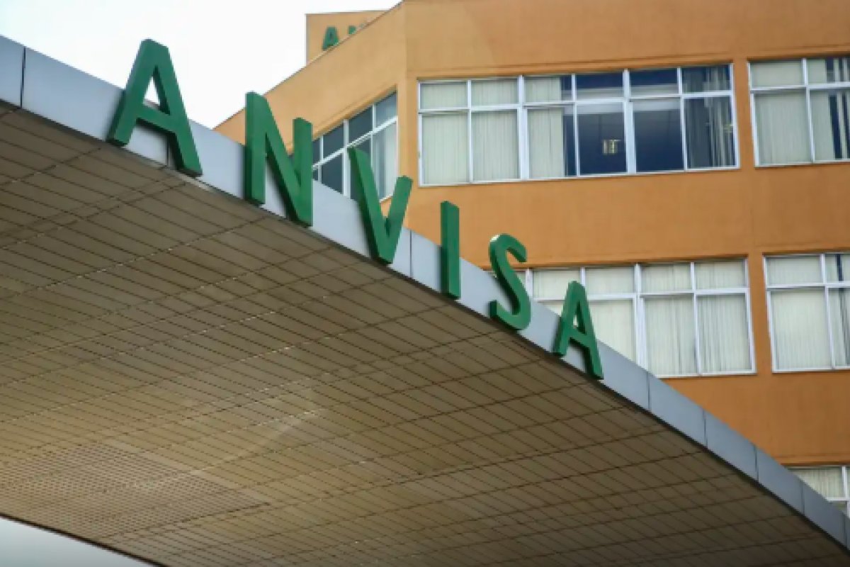 Anvisa manda recolher lotes de sabão líquido por bactéria: quais os riscos?