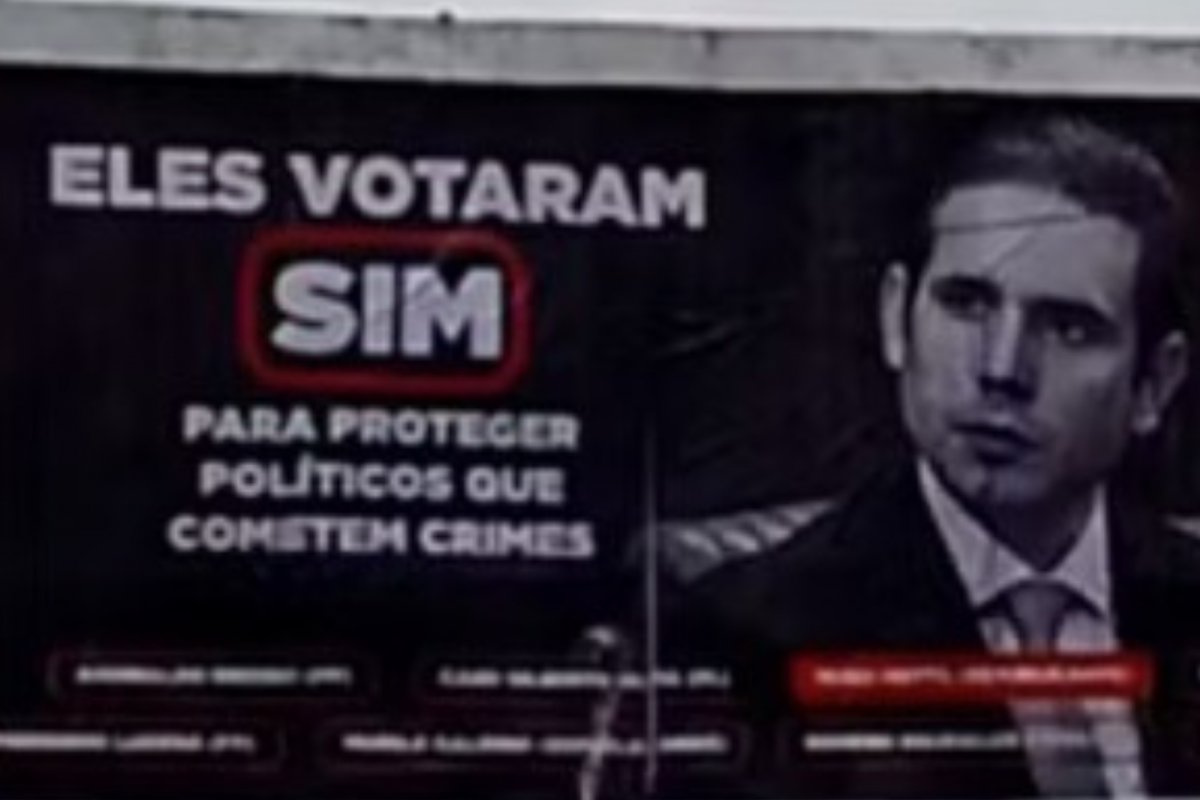 Hugo Motta pede na Justiça para retirada de outdoors contra PEC da Blindagem; Judiciário nega