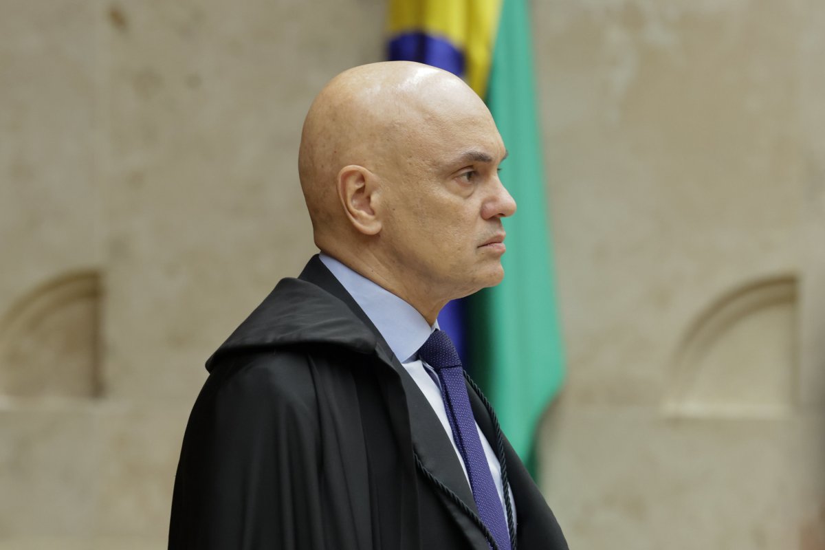 Alexandre de Moraes vota pela condenação de 5 PMs por omissão no 8 de janeiro