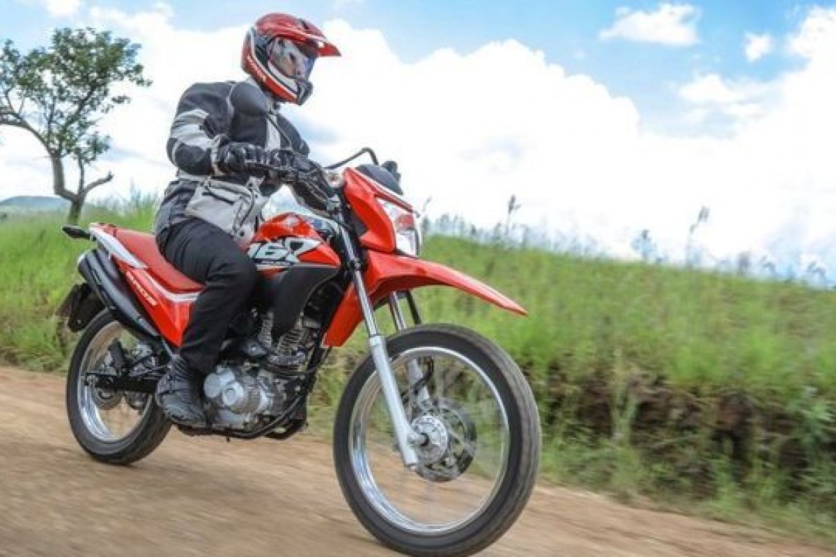 Honda lança NXR 160 Bros com grafismo exclusivo