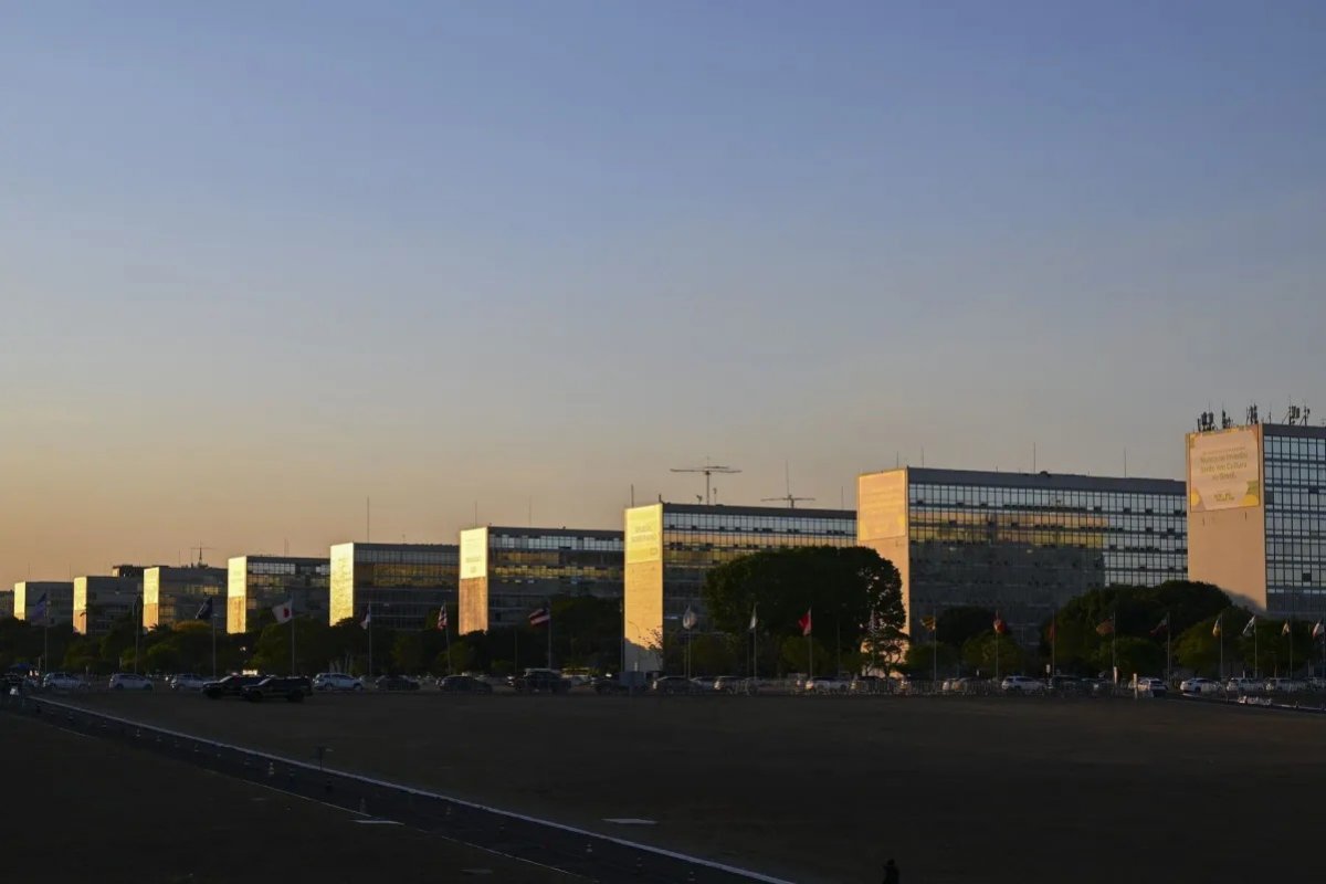 Homem com 60% do corpo queimado morre após incêndio no Ministério da Igualdade Racial