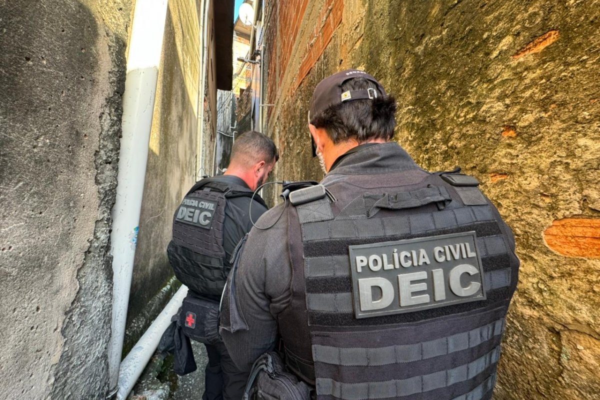 Suspeito de envolvimento em roubos a farmácias é preso dentro de motel no Costa Azul