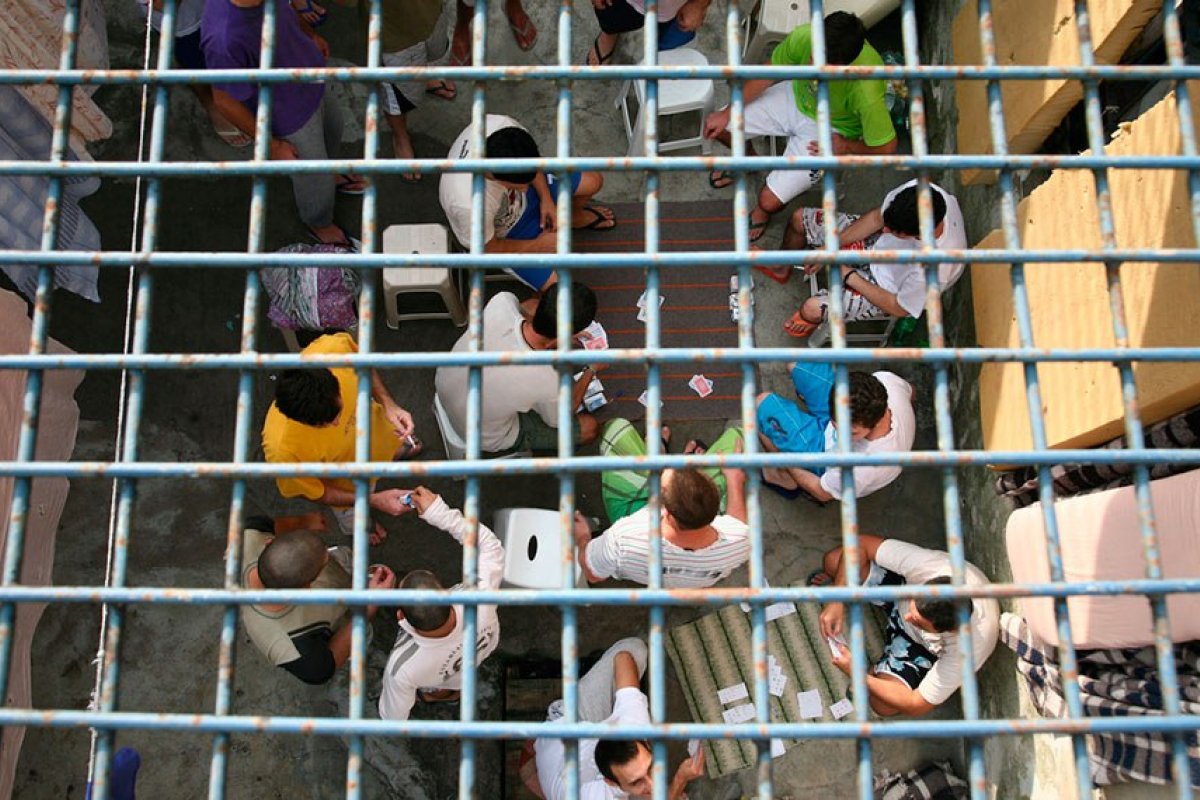 Superlotação carcerária no Brasil atinge 150% e custo mensal por preso supera R$ 2,5 mil