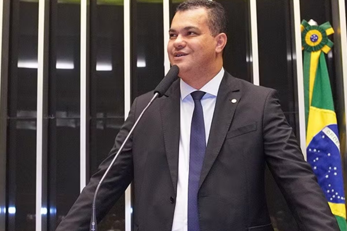 Nome do deputado Dal Barreto aparece em janela da Refit e PF investiga motivo