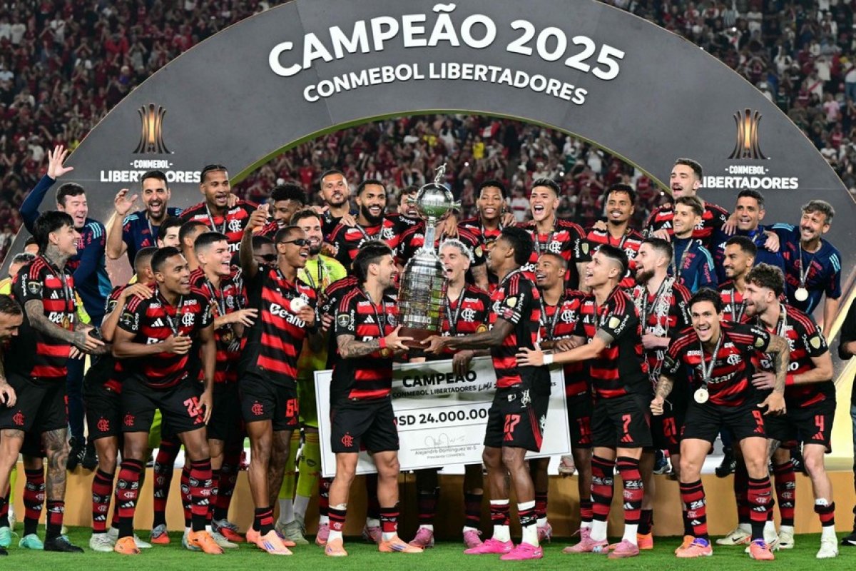 Flamengo dá o troco no Palmeiras e vence duelo por tetra da Copa Libertadores
