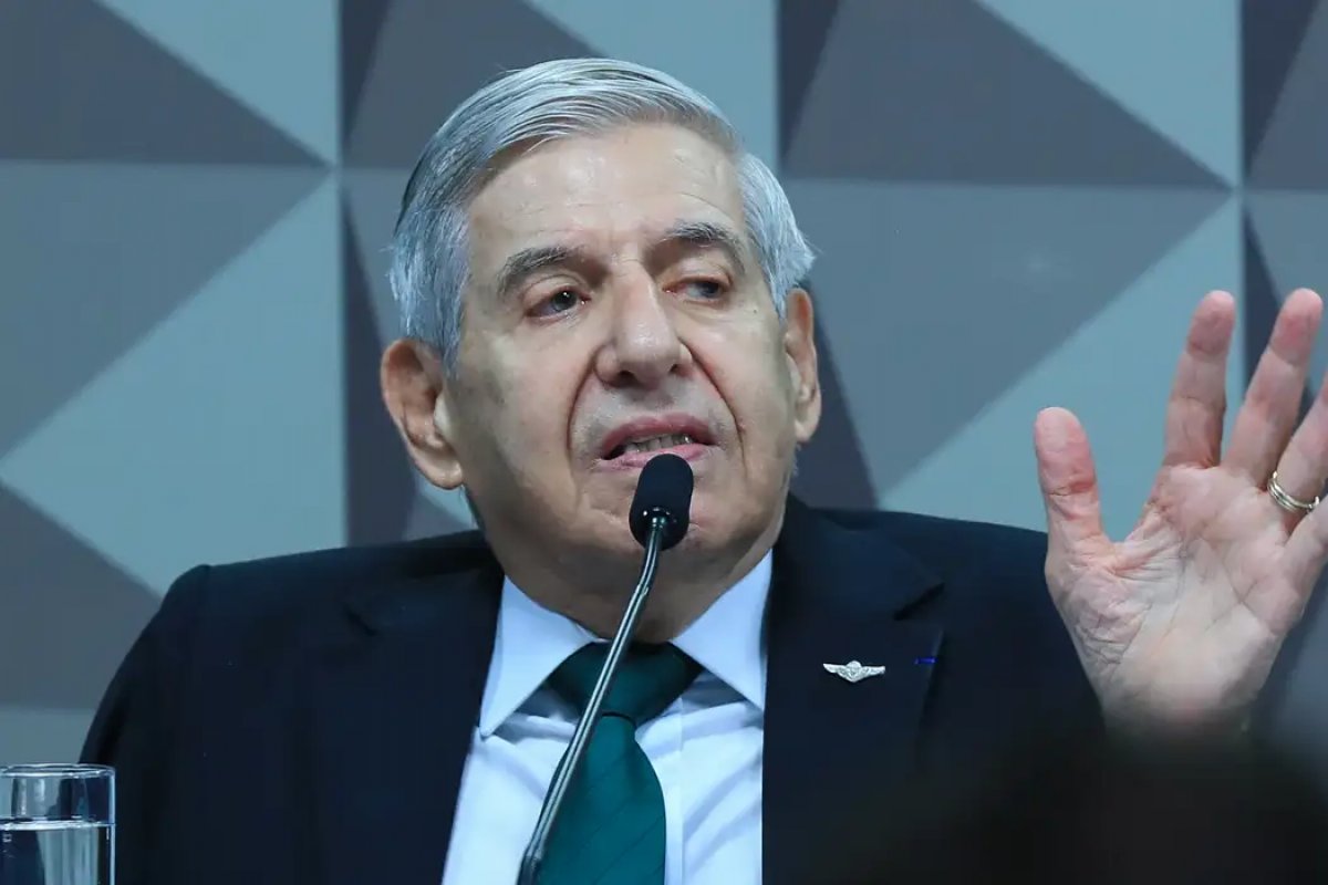 Defesa de Heleno aponta equívoco em laudo do Exército e diz que Alzheimer de general foi diagnosticado em 2025