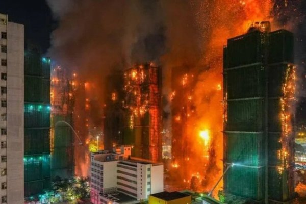 [Sobe para 146 número de mortos em incêndio no complexo residencial em Hong Kong]