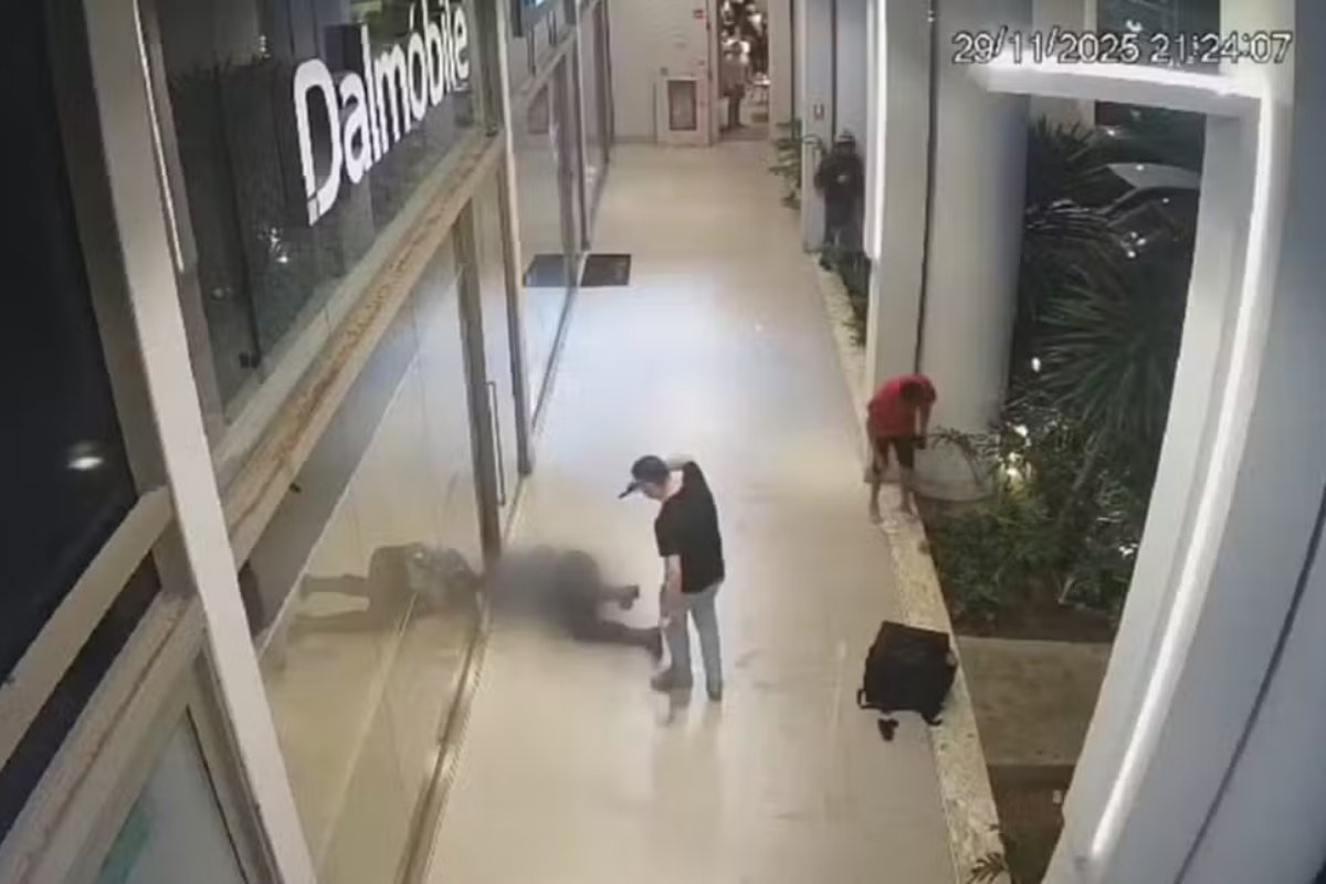 Dono de carro de luxo mata vigilante após discussão em estacionamento de shopping