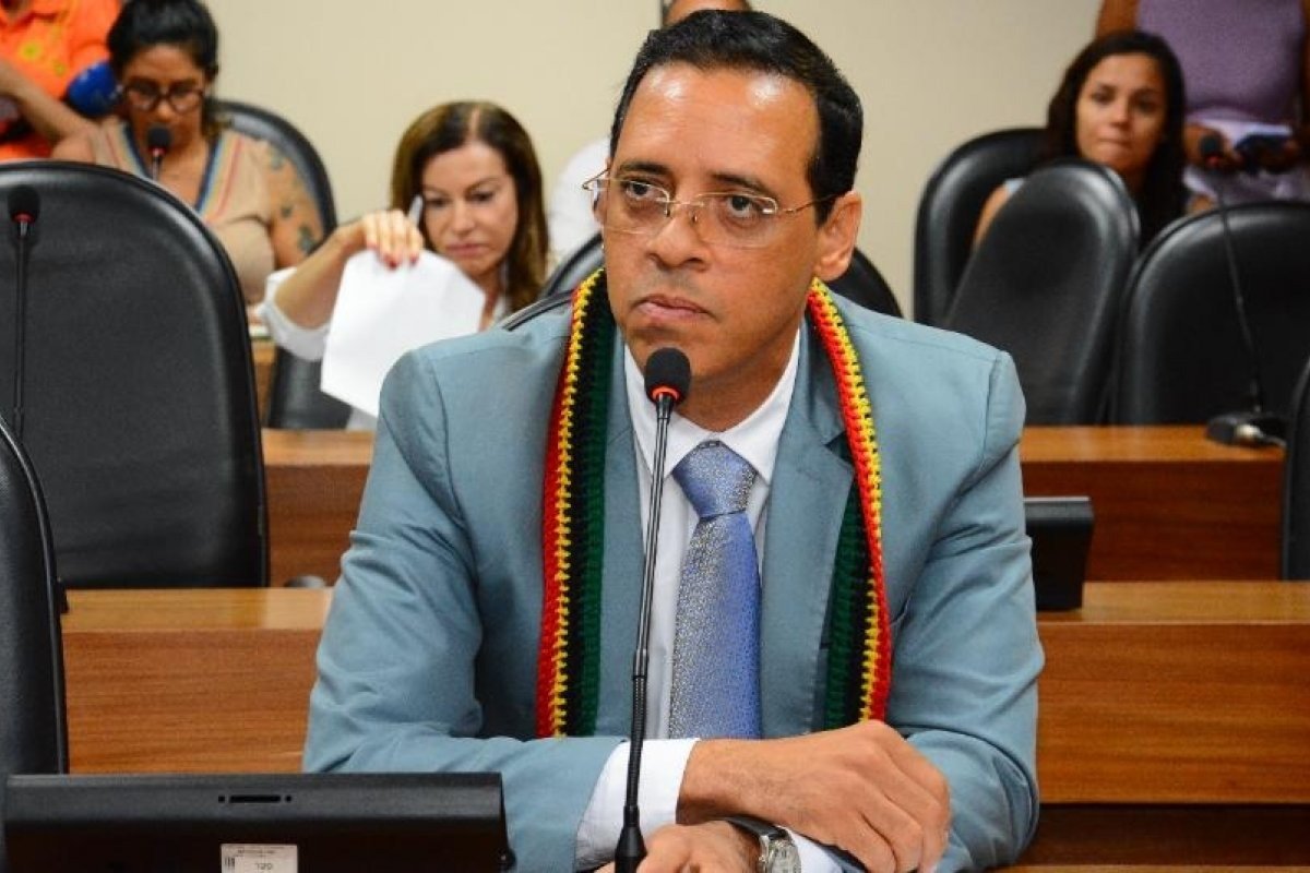 Hilton Coelho pede CPI na ALBA para investigar Credcesta e Banco Master na Bahia