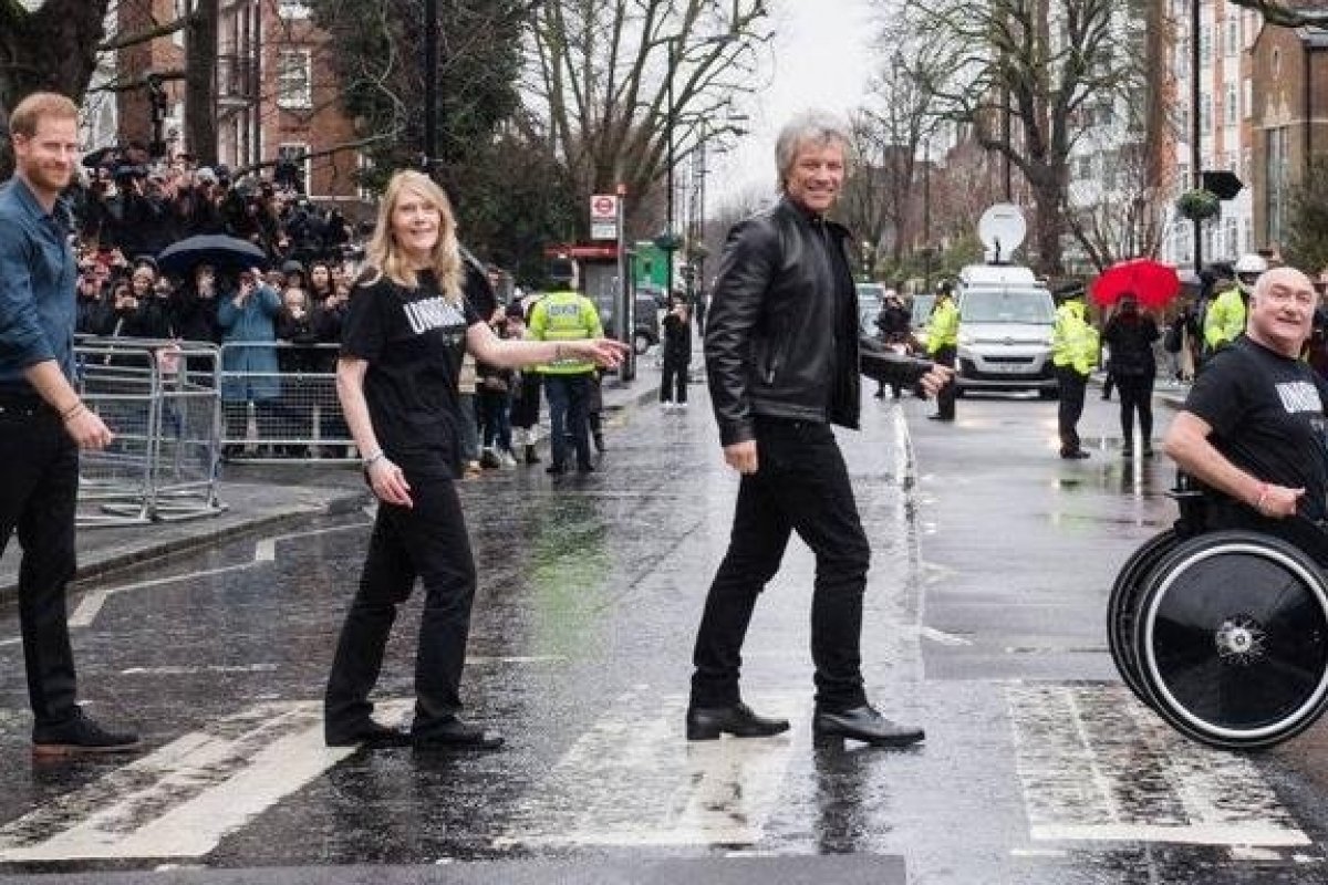 Harry se encontra com Bon Jovi em estúdio