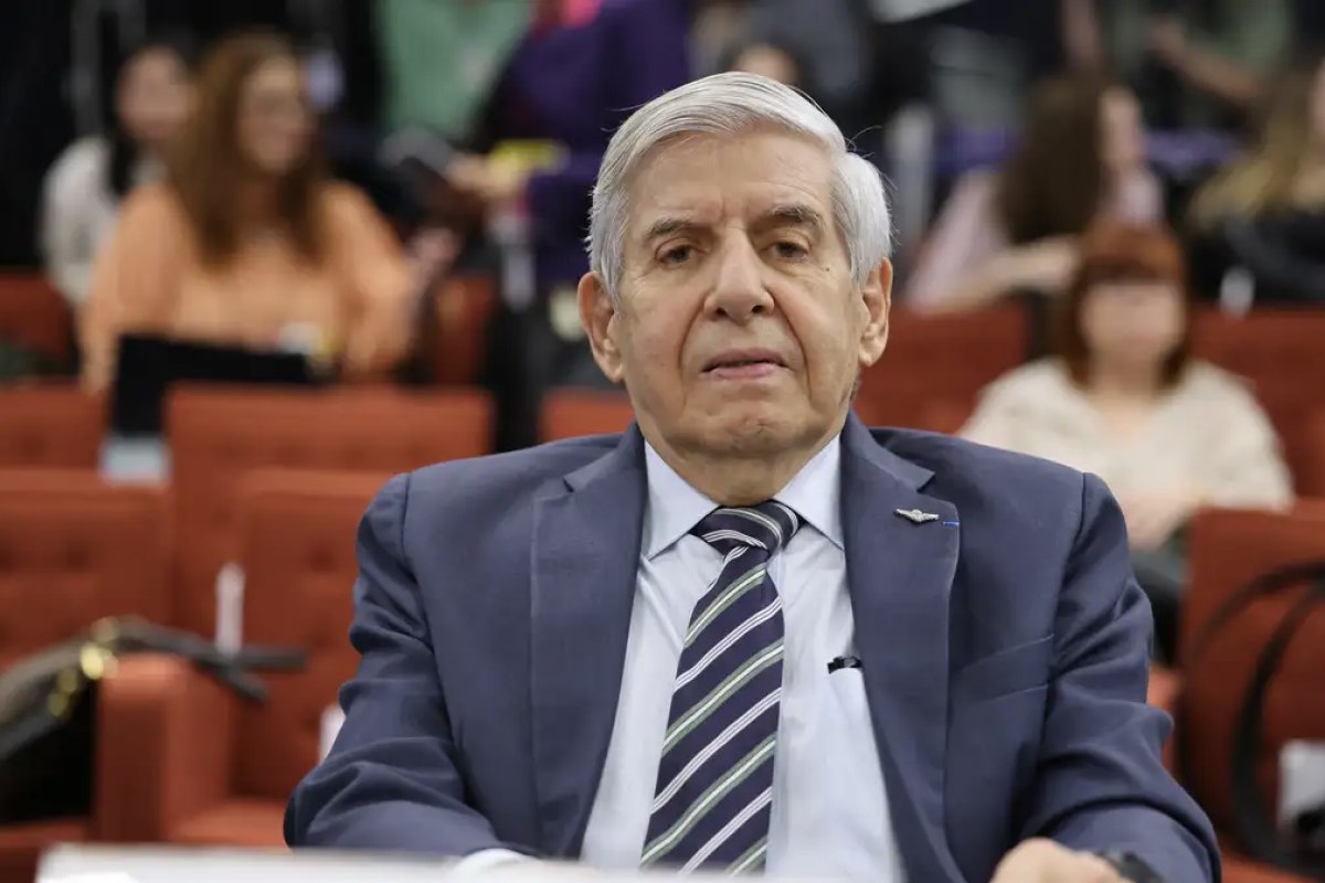 Após pedir comprovação de diagnóstico de Alzheimer, Moraes solicita perícia médica da PF em Augusto Heleno