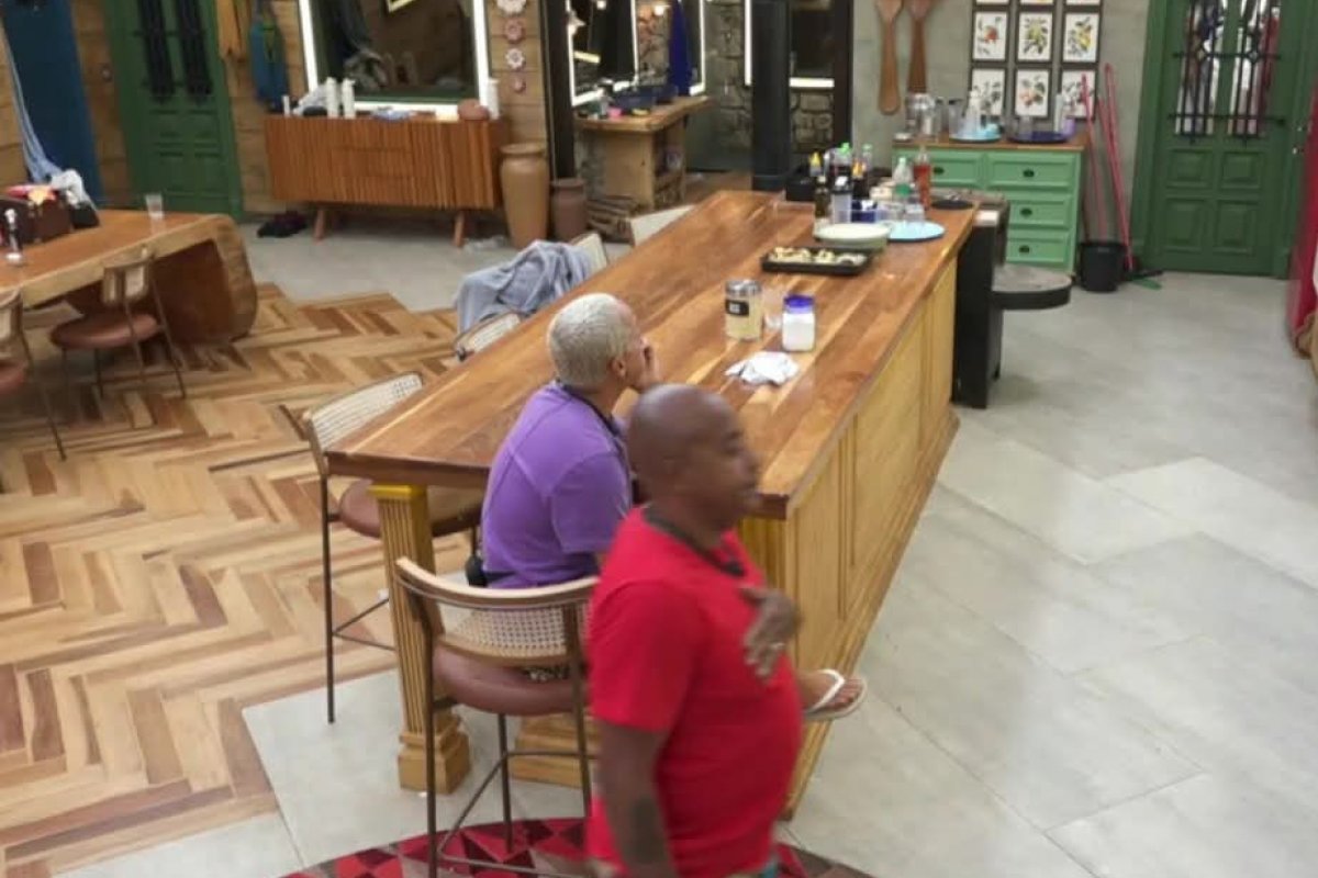 A Fazenda 17: Walério e Toninho dizem que tem certeza que a família de Silvio Santos não gosta de Dudu Camargo!