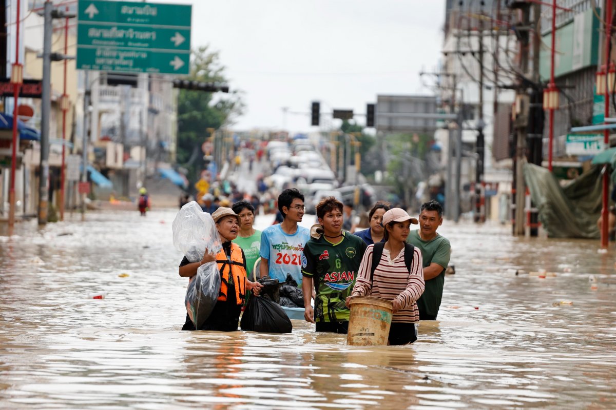 Mortes após enchentes no Sudeste Asiático passam de 1.200