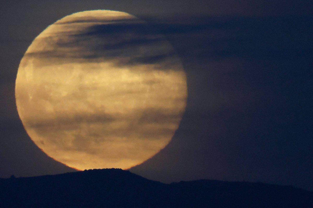 Última superlua de 2025 ocorre nesta quinta-feira (4)