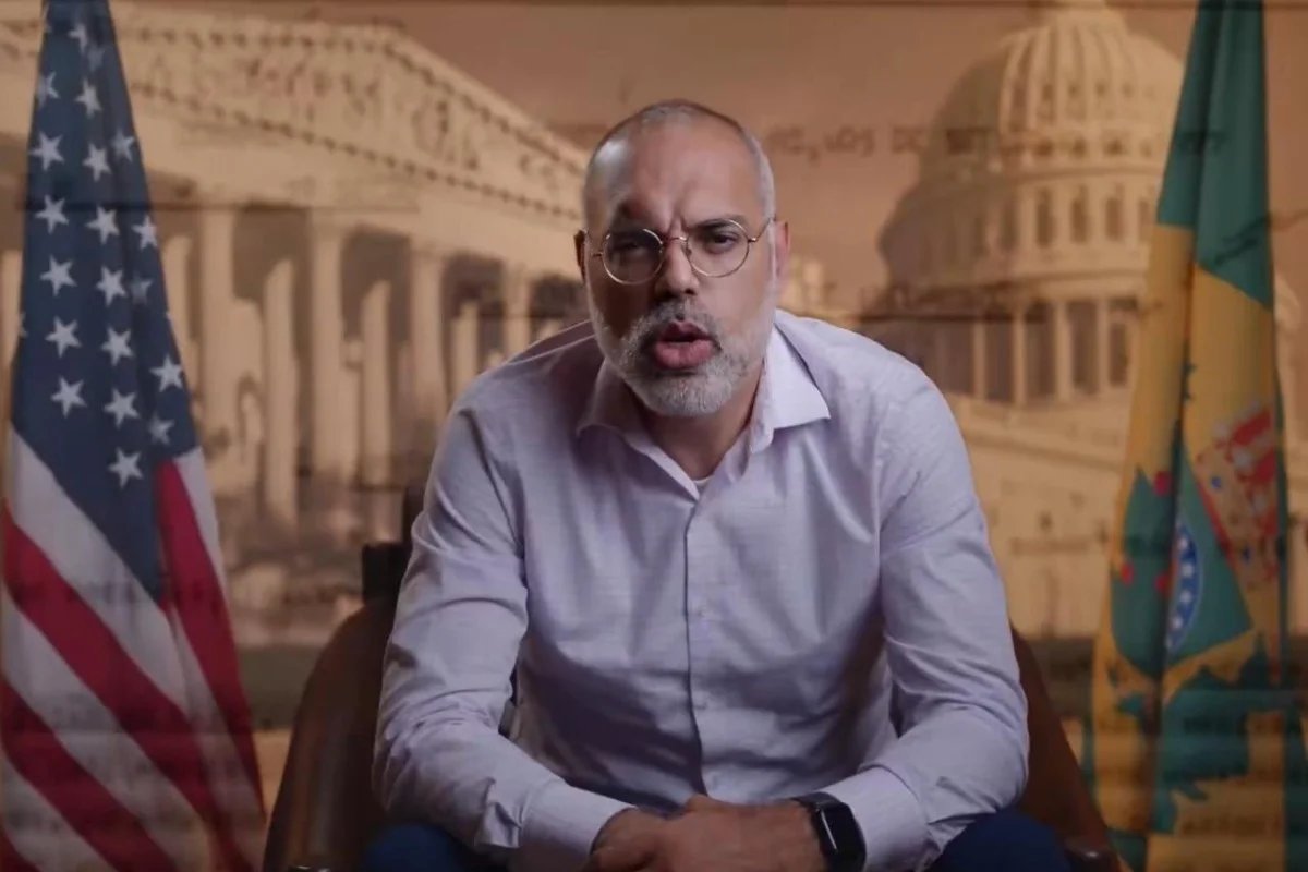 Vídeo: Allan dos Santos alfineta Michelle e diz que ela age como 'se Bolsonaro já estivesse morto'