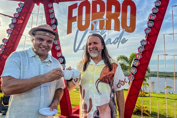 [Chambinho do Acordeon celebra nova fase da carreira com a gravação do audiovisual “Forró, Fé e Verdade”! ]