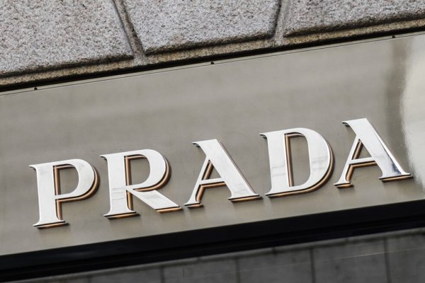[Prada conclui compra da Versace por US$ 1,4 bilhão! ]