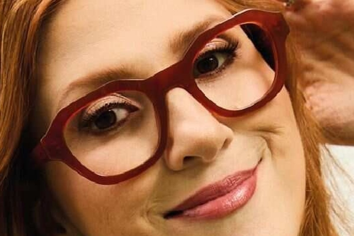 Coleção LIVO by Dani Calabresa celebra a estética retrô inspirada nos grandes ídolos mundiais da música 