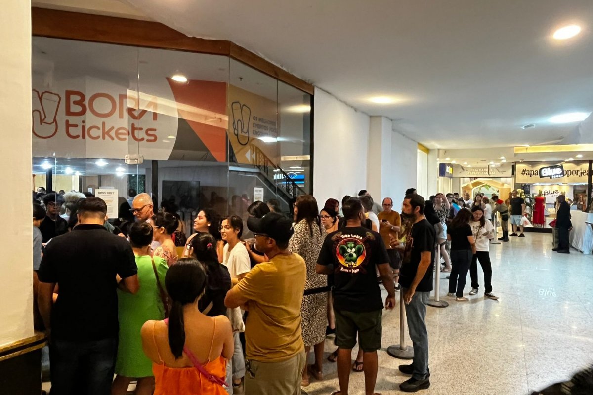 Vídeo: fãs de Guns N' Roses formam longa fila para comprar ingressos físicos em Salvador
