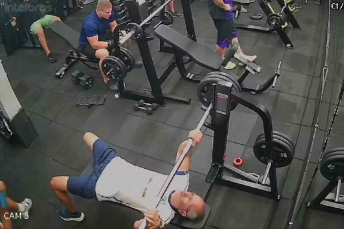 Vídeo: homem morre ao ser atingido por barra de supino em academia de Pernambuco