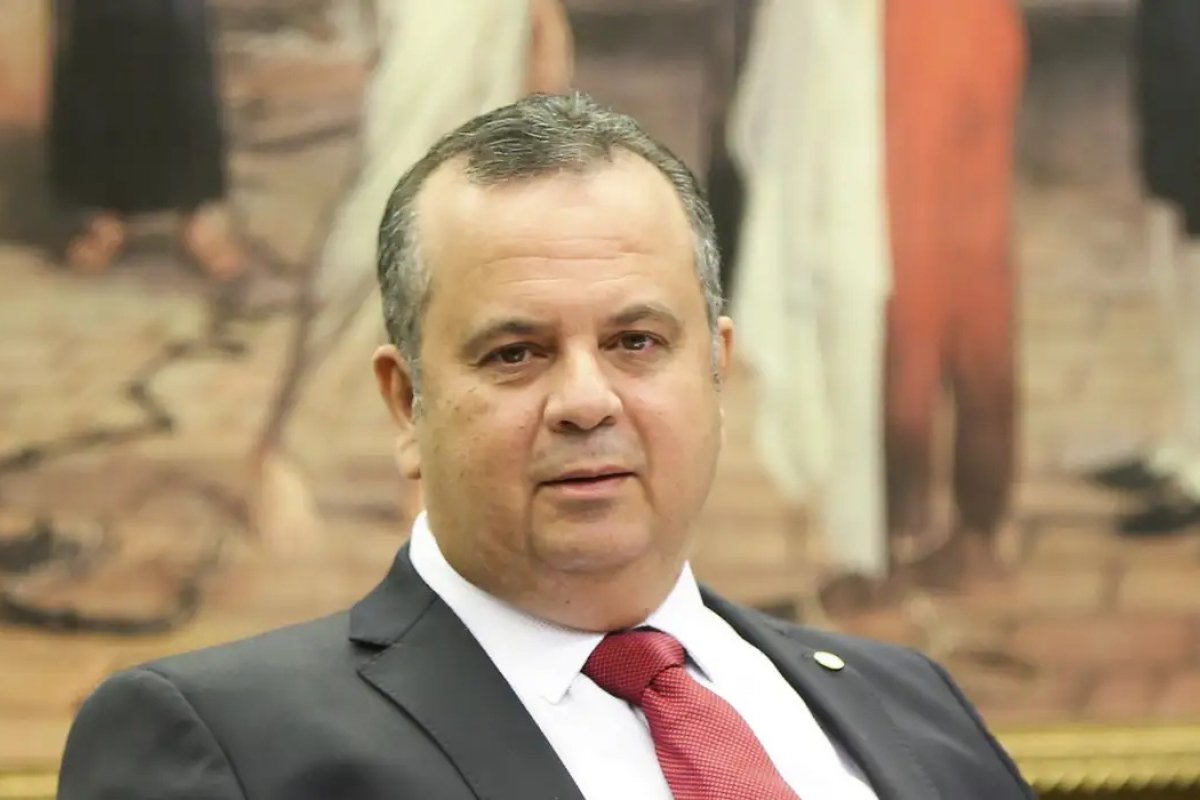 Vídeo: "Uma clara tentativa de blindagem a um Poder", afirma Rogério Marinho sobre decisão de Gilmar Mendes de limitar pedidos de impeachment contra ministros 