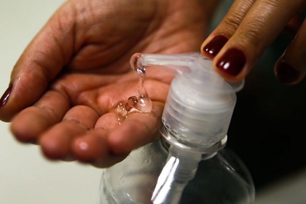Conselho de Química afirma eficácia do álcool em gel contra o coronavírus