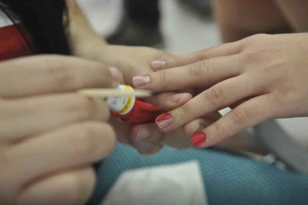 Serviços perdem ritmo no PIB do 3º trimestre, e indústria acelera com petróleo e gás