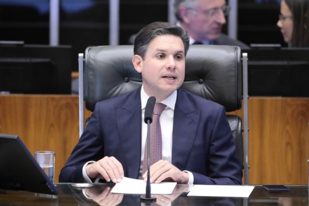 Motta critica interferência entre Poderes após blindagem a ministros do STF