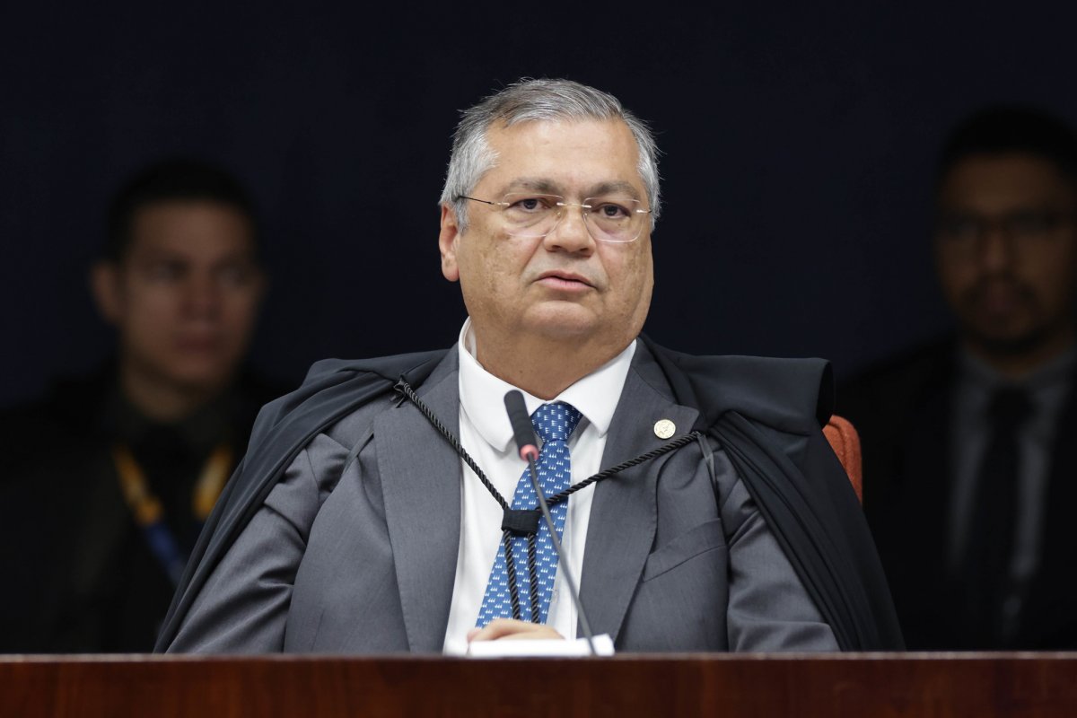 Dino diz que há excesso de pedidos de impeachment contra STF e que Moraes sofre perseguição