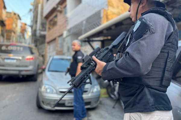 [Idoso é preso após estruprar prórpa neta em Lauro de Freitas]