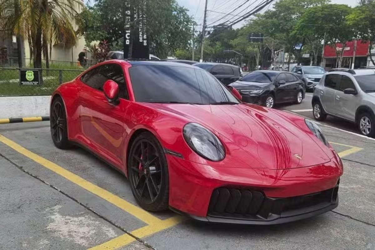 Operação que investiga lavagem de dinheiro do PCC bloqueia R$ 6 bilhões e apreende carros de luxo