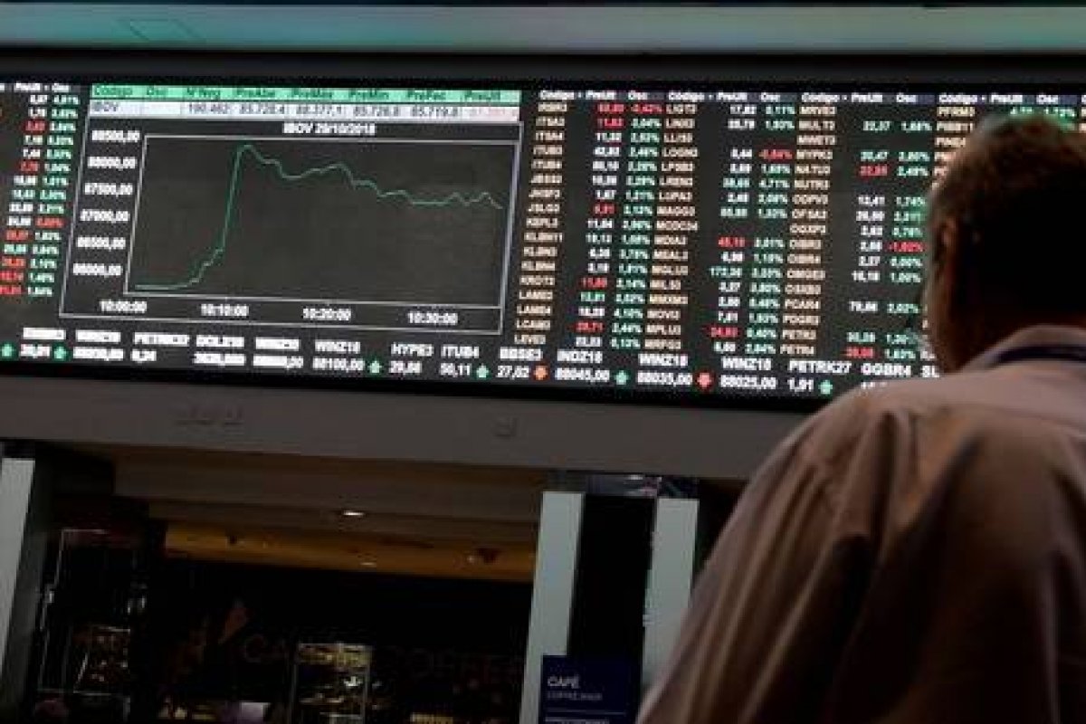 Ibovespa registra recorde ao ultrapassar 102 mil pontos