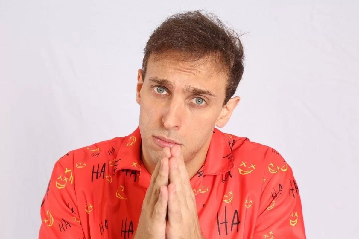 Show de Leo Lins é adiado após baixa procura provocada por boicote