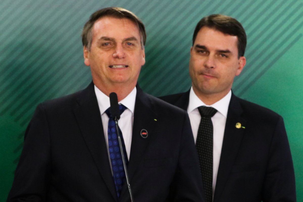 Bolsonaro aponta Flávio como seu candidato à Presidência da República, diz coluna