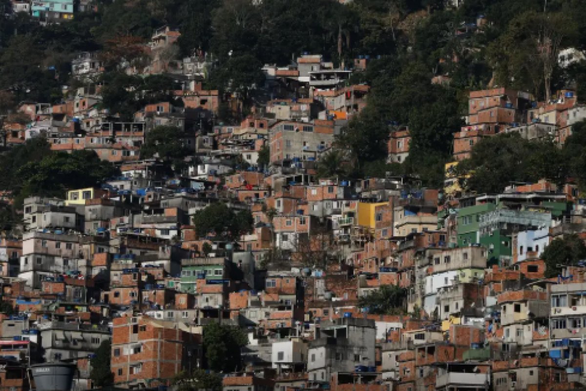 6 em cada 10 moradores de favelas no Brasil vivem em ruas sem arborização