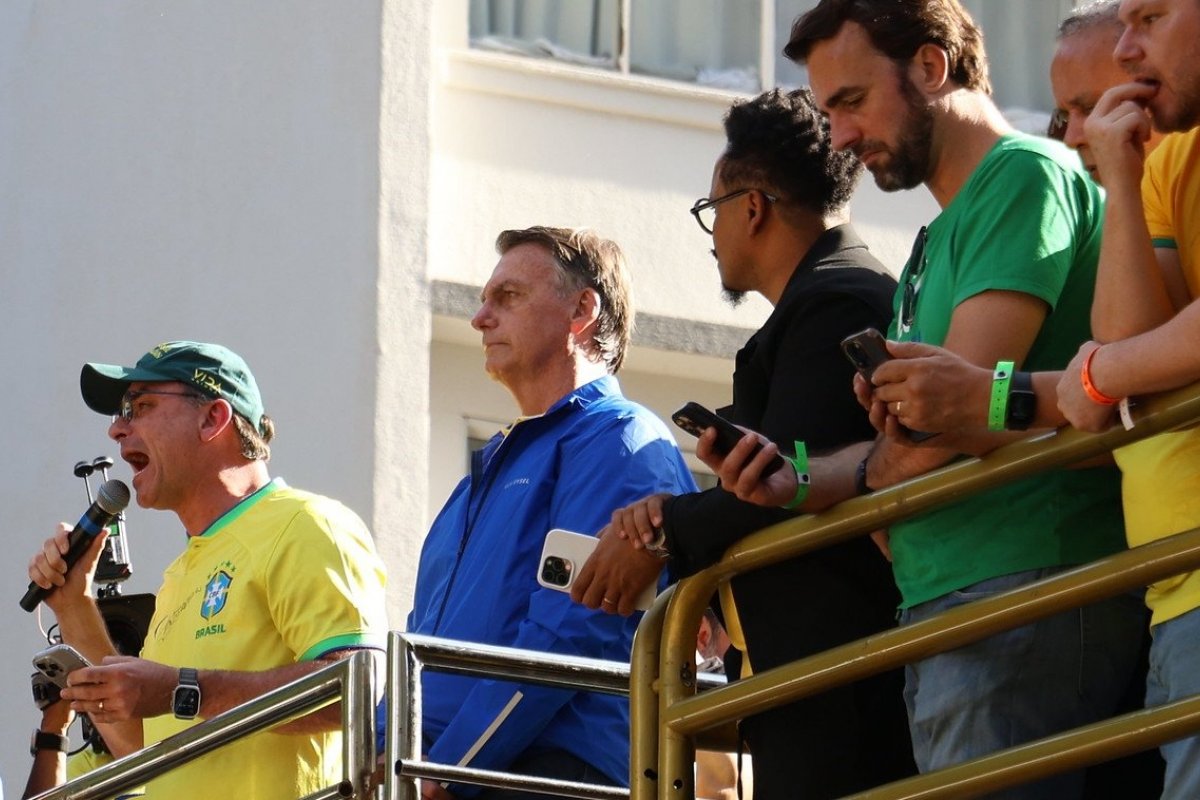 Flávio Bolsonaro confirma candidatura à presidência em 2026: "Dar continuidade ao nosso projeto de nação"