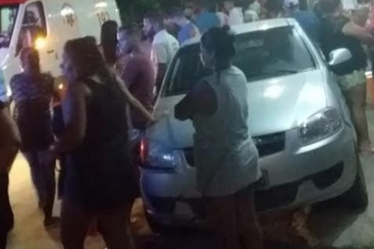 Cantor é morto a tiros enquanto realizava show em um bar