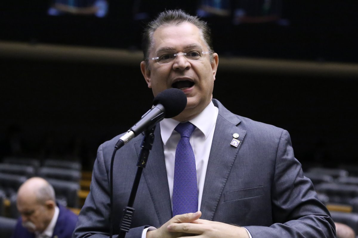 "O Centrão continuará sendo leal ao presidente Jair Bolsonaro ou vão abandoná-lo como o abandonaram na Anistia?", questiona Líder do PL