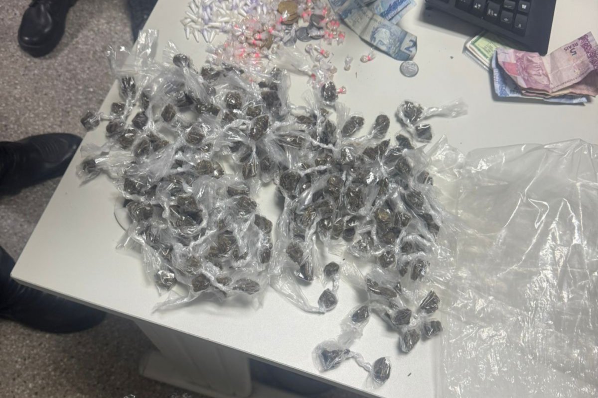 PM apreende drogas com adolescentes no bairro do Lobato