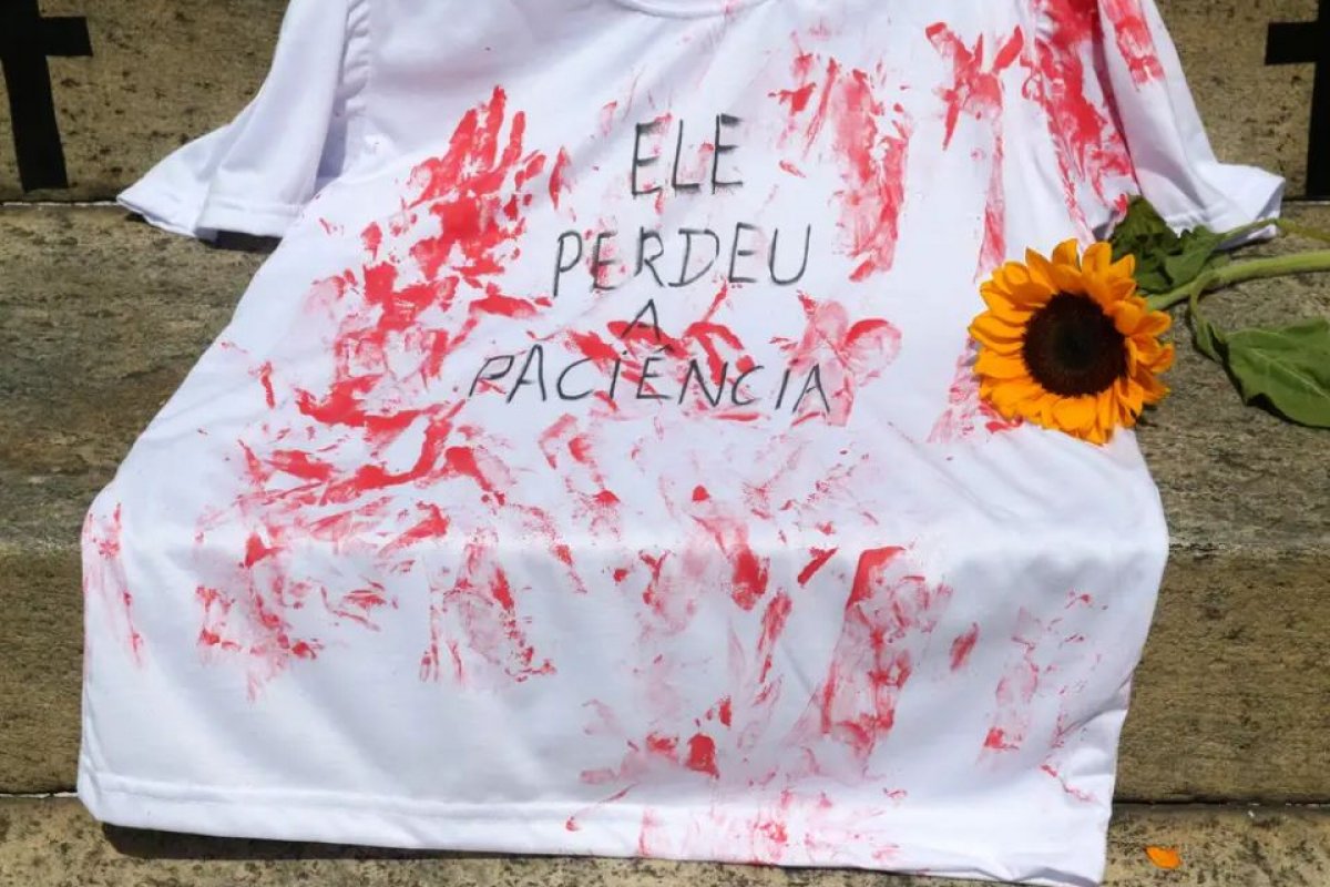 Mulheres vão às ruas em todo país para protestar contra o feminicídio