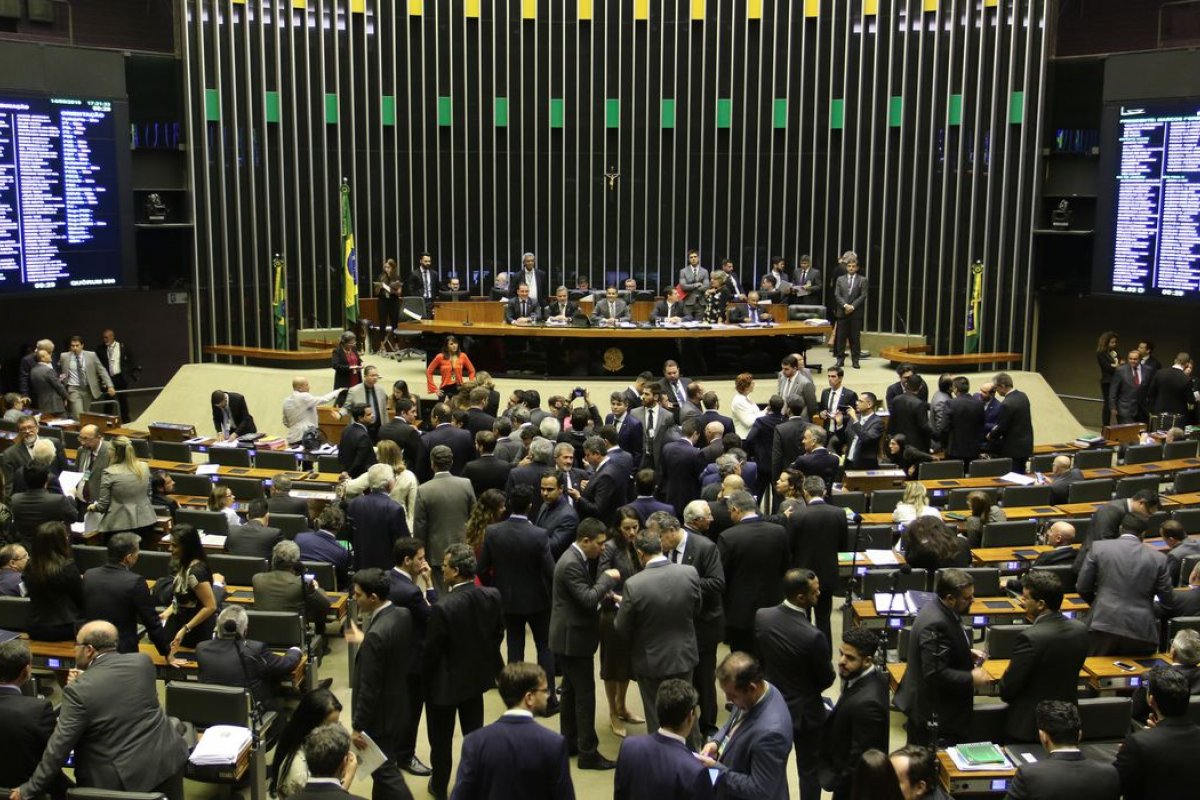 Após recesso, Congresso deve colocar marco do saneamento na pauta