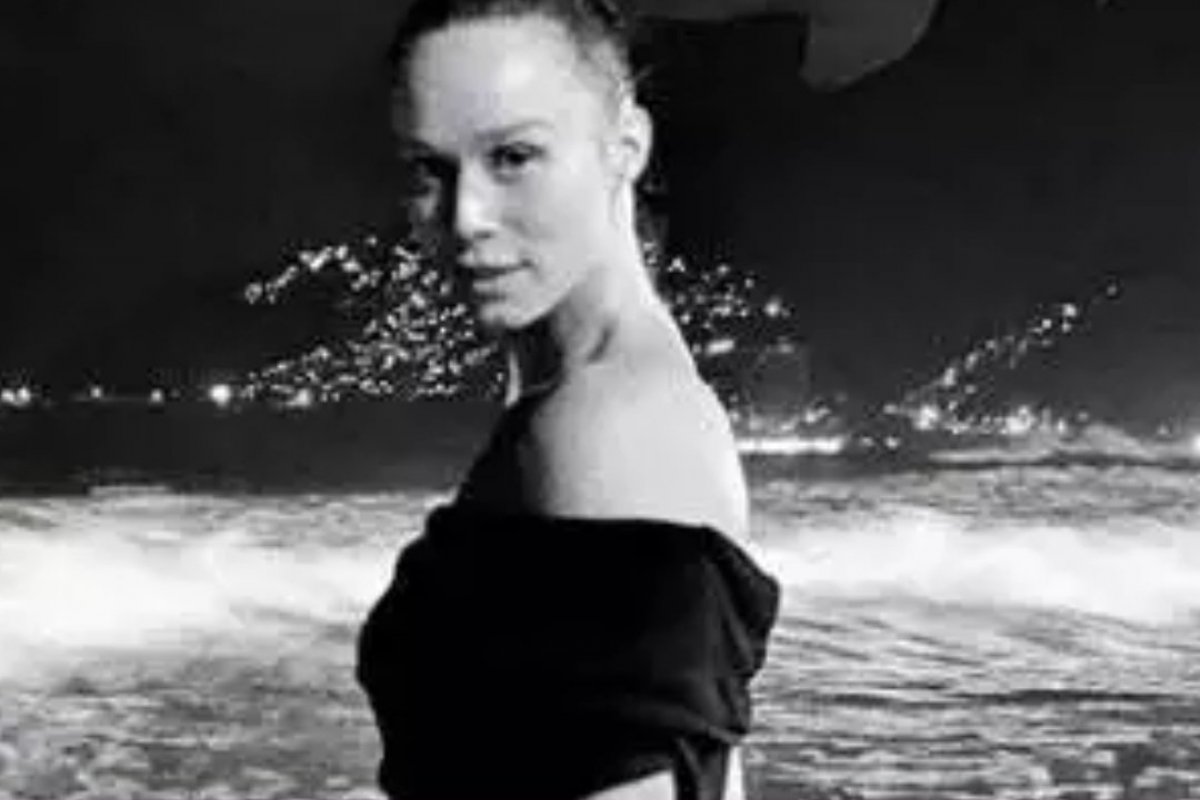 Em Angra dos Reis, Mariana Ximenes sensualiza em barco