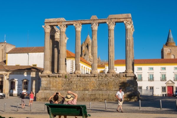 [Évora celebra sua história entre vinhedos e tradições! ]